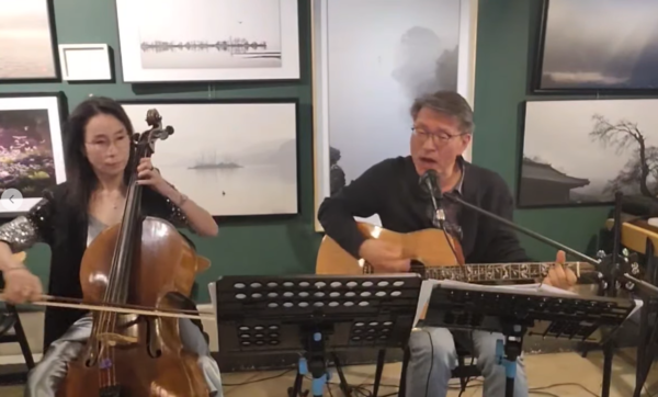 첼리스트 미니와 기티라스트 궈니